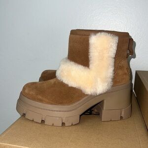 NWOB UGG Tan and Cream Winter Boots